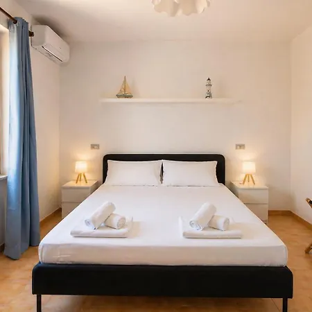 4br Apartment, 5 Minutes To The & 2ba *