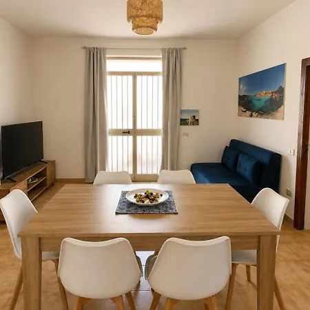 4br Apartment, 5 Minutes To The & 2ba 度假居 圣特雷莎加卢拉