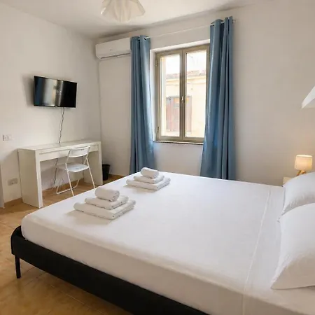 Semesterbostad 4br Apartment, 5 Minutes To The & 2ba Santa Teresa Gallura
