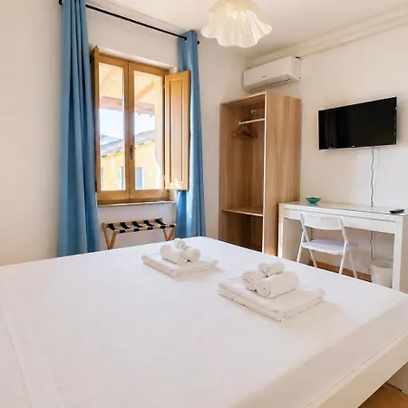 Semesterbostad 4br Apartment, 5 Minutes To The & 2ba *