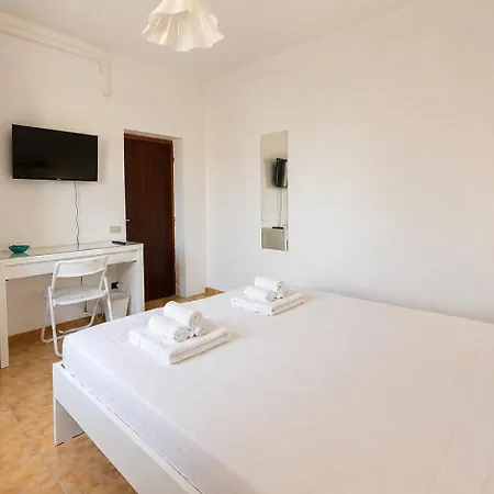 4br Apartment, 5 Minutes To The & 2ba Semesterbostad *