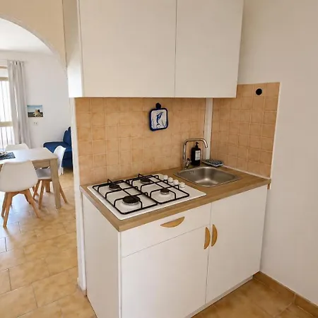 4br Apartment, 5 Minutes To The & 2ba