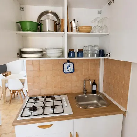 4br Apartment, 5 Minutes To The & 2ba *