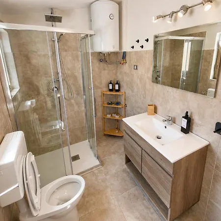 4br Apartment, 5 Minutes To The & 2ba Santa Teresa Gallura
