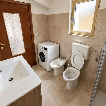 Semesterbostad 4br Apartment, 5 Minutes To The & 2ba Santa Teresa Gallura